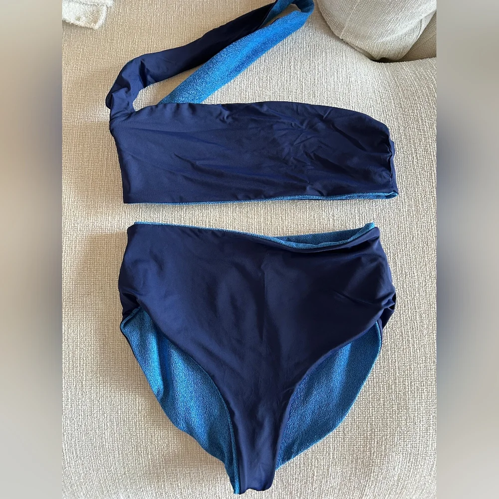 Bikini - Picture 3 of 5